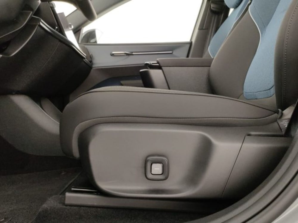 Volvo EX30 Cross Country nuova a Modena (18)