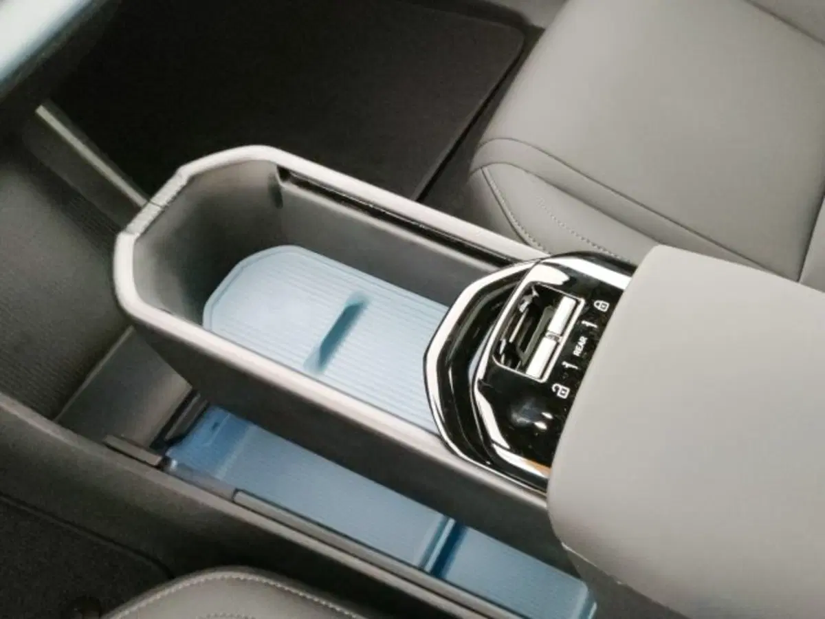 Volvo EX30 Cross Country nuova a Modena (19)