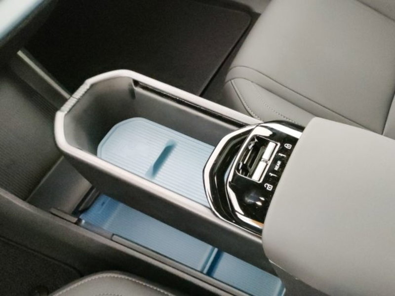 Volvo EX30 Cross Country nuova a Modena (19)