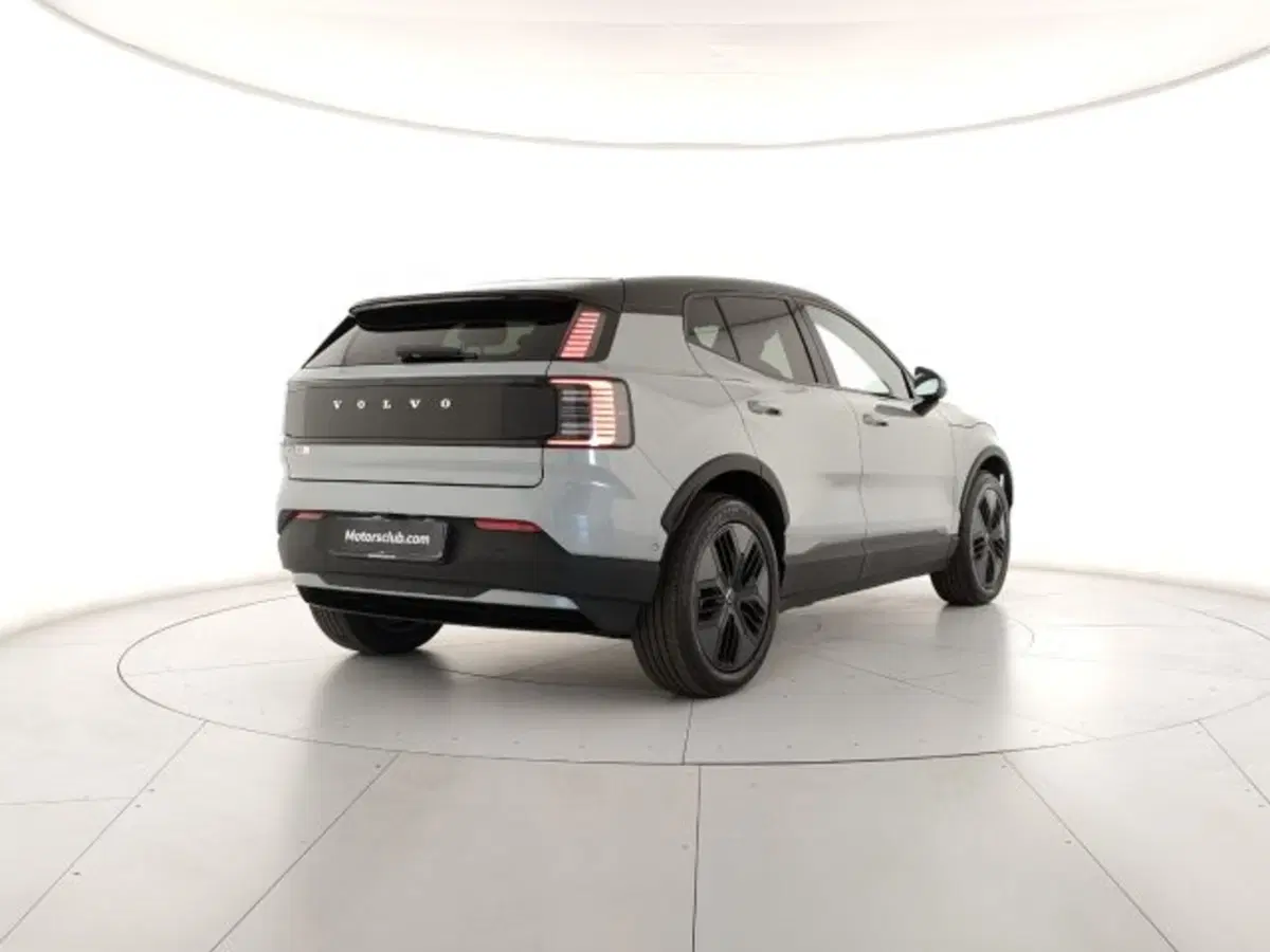 Volvo EX30 Cross Country nuova a Modena (5)