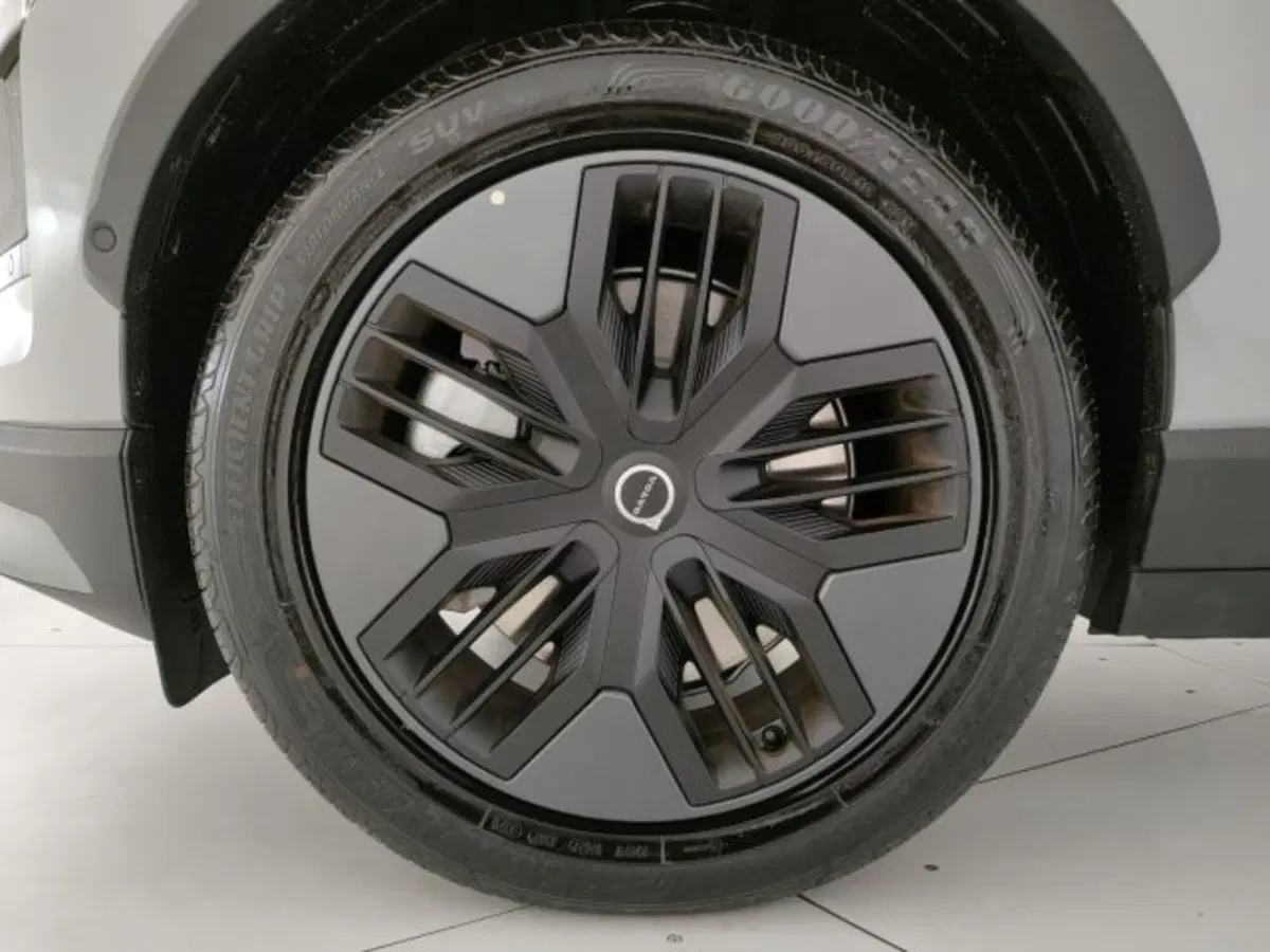 Volvo EX30 Cross Country nuova a Modena (8)