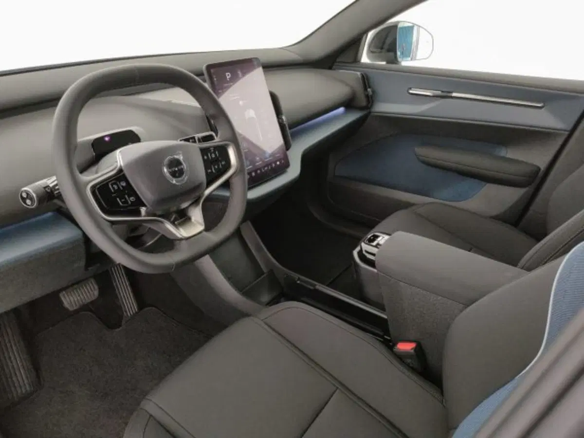 Volvo EX30 Cross Country nuova a Modena (9)