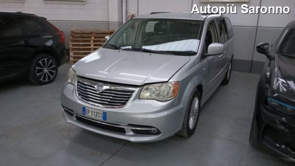 Lancia Voyager usata a Varese