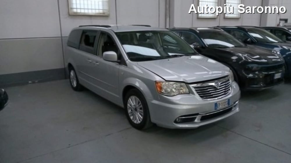 Lancia Voyager usata a Varese (2)