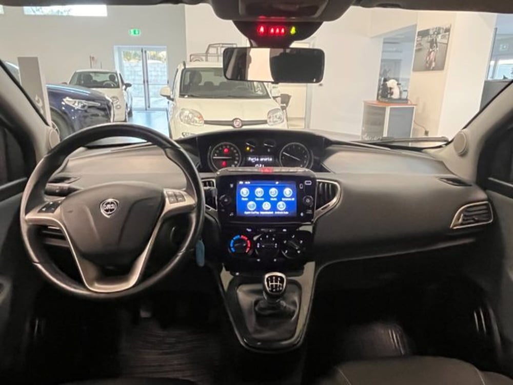 Lancia Ypsilon usata a Oristano (11)