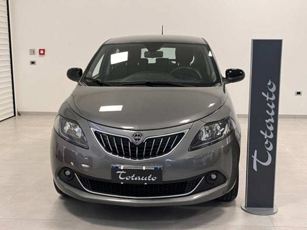 Lancia Ypsilon usata a Oristano (2)