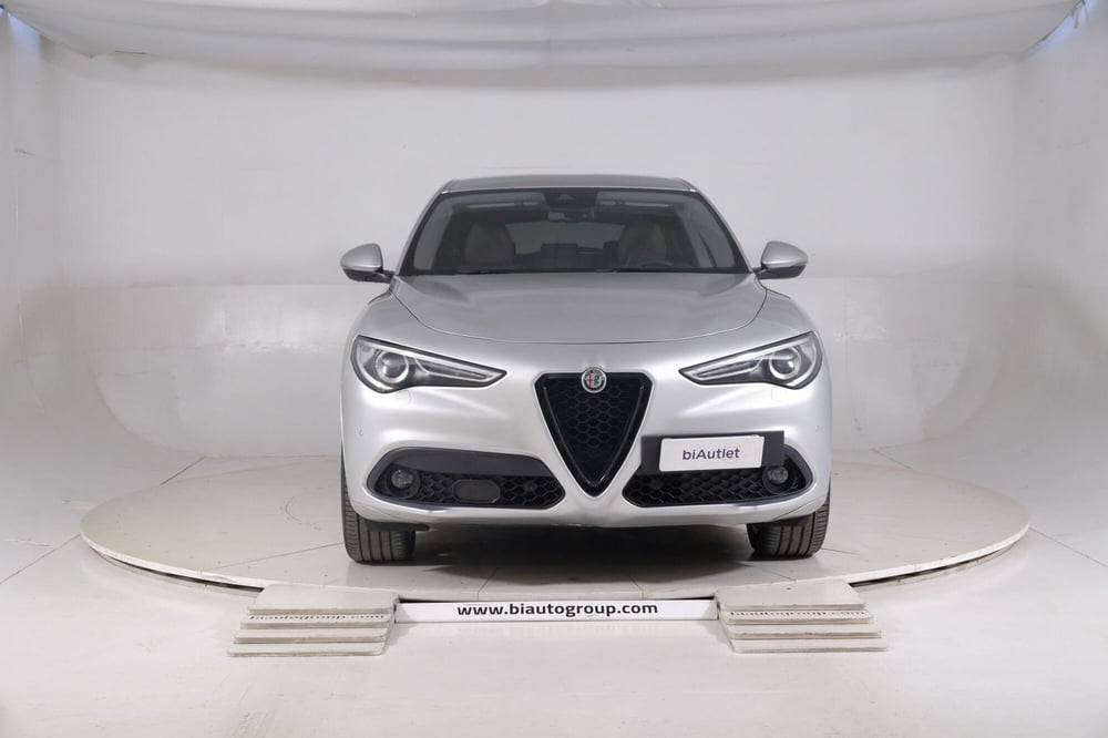 Alfa Romeo Stelvio usata a Torino (2)