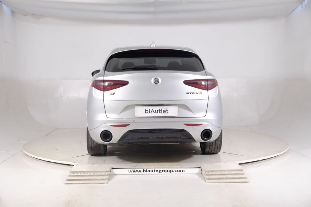 Alfa Romeo Stelvio usata a Torino (3)