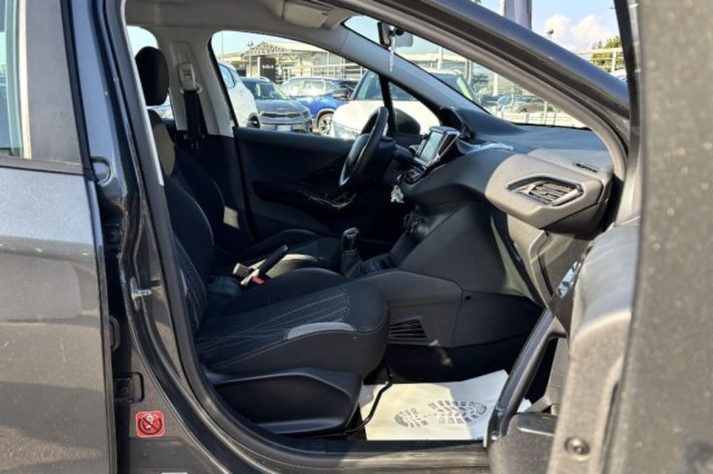 Peugeot 208 usata a Latina (8)