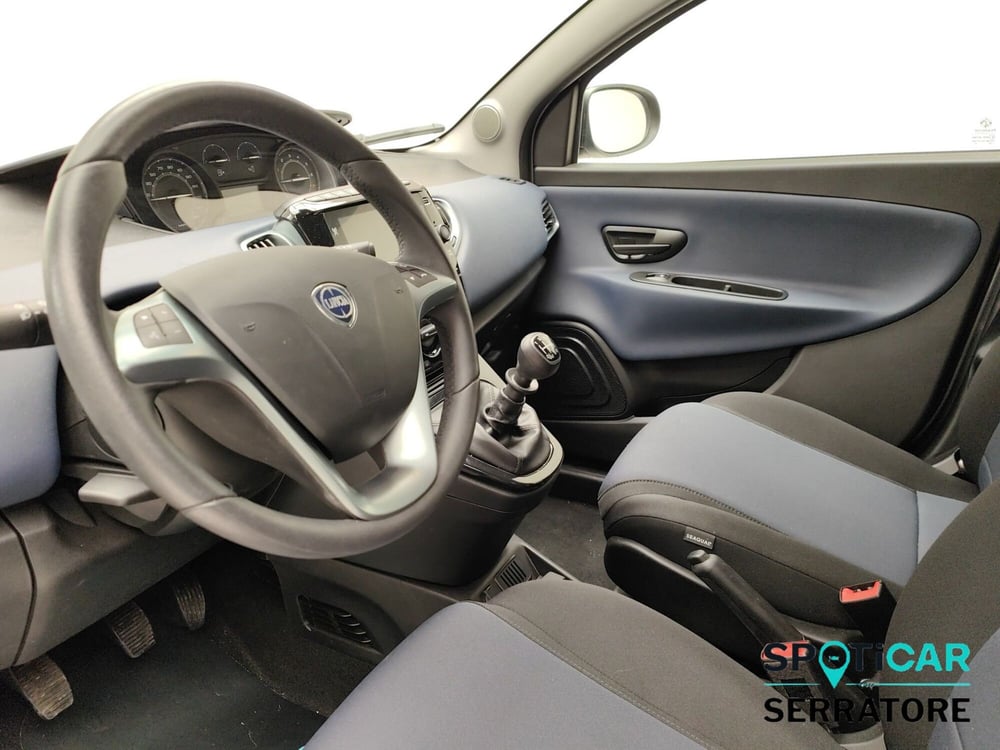 Lancia Ypsilon usata a Como (7)