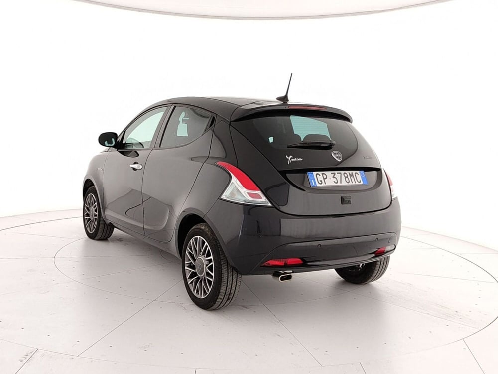 Lancia Ypsilon usata a Caserta (4)