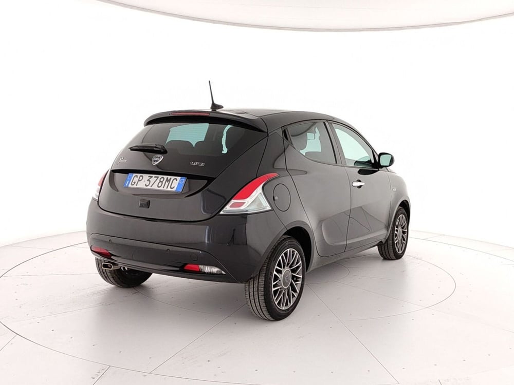 Lancia Ypsilon usata a Caserta (6)