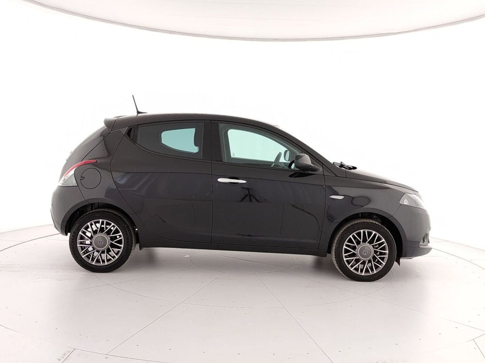 Lancia Ypsilon usata a Caserta (7)