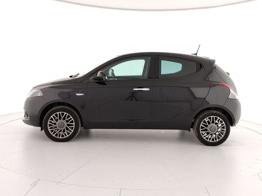 Lancia Ypsilon usata a Caserta (8)