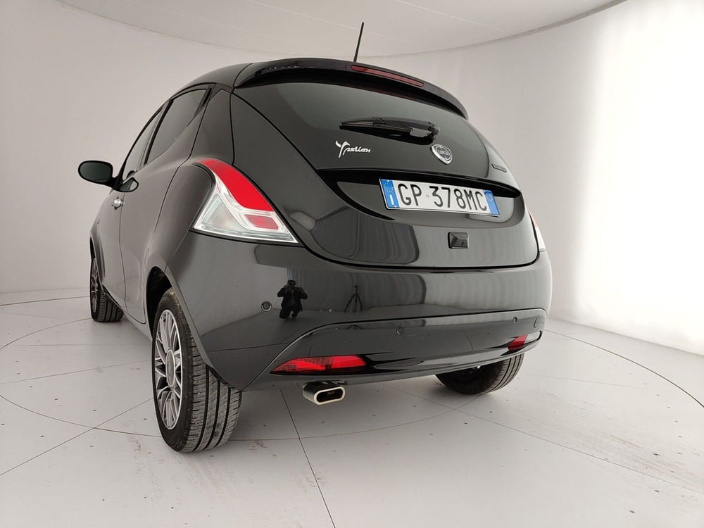 Lancia Ypsilon usata a Caserta (9)