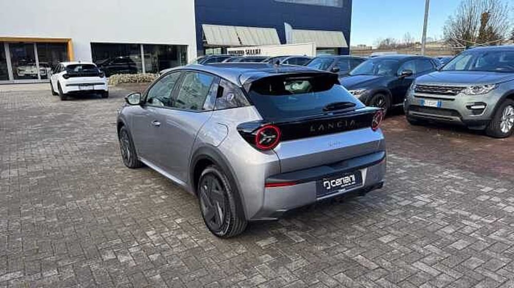 Lancia Ypsilon nuova a Milano (3)