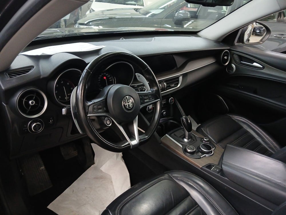 Alfa Romeo Stelvio usata a Lecce (15)