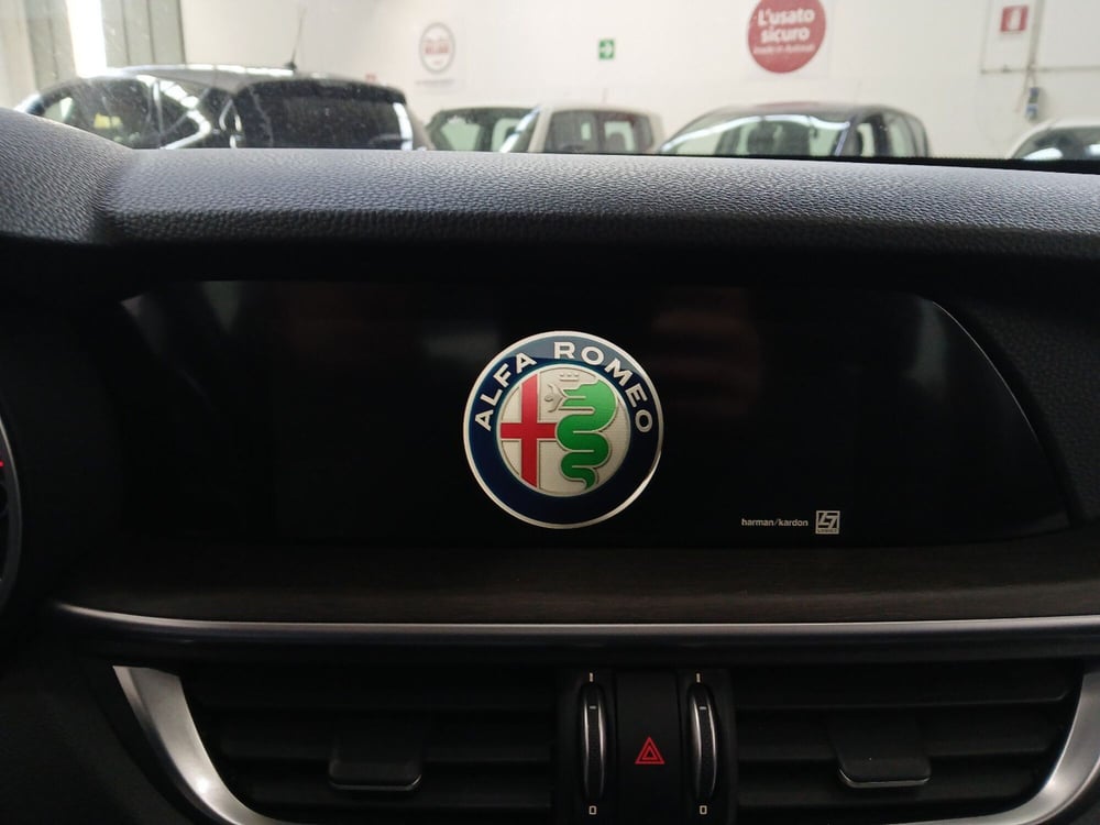 Alfa Romeo Stelvio usata a Lecce (20)