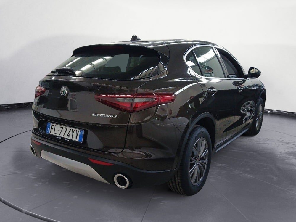 Alfa Romeo Stelvio usata a Lecce (5)