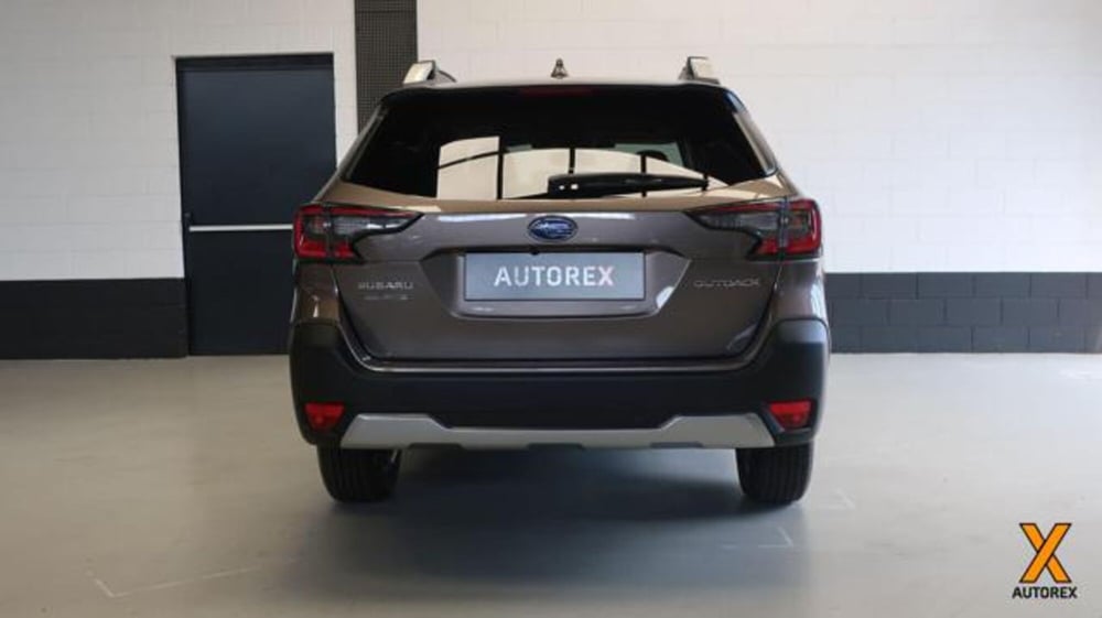 Subaru Outback nuova a Varese (4)