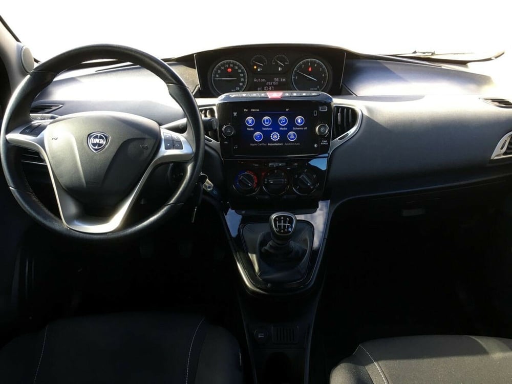 Lancia Ypsilon usata a Lecco (8)