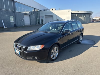 Volvo V70 2.4 D5 Momentum  del 2010 usata a Piacenza