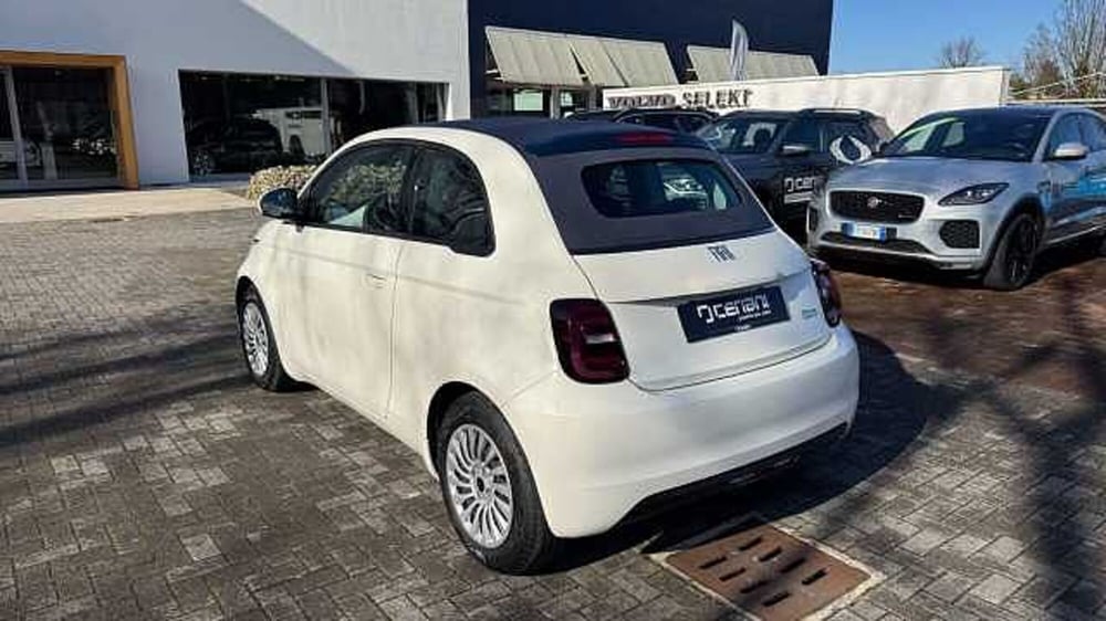 Fiat 500e Cabrio nuova a Milano (3)