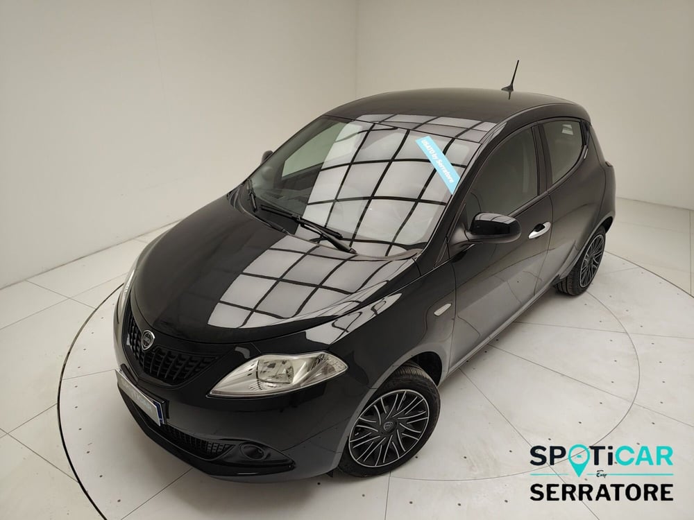 Lancia Ypsilon usata a Como (15)