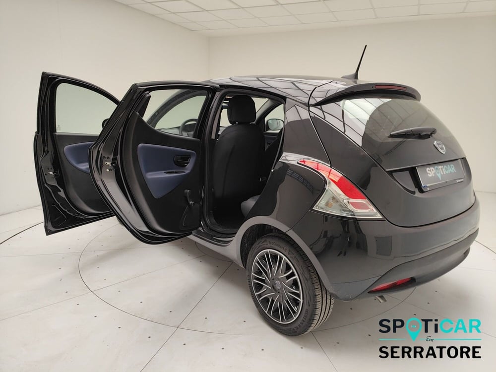 Lancia Ypsilon usata a Como (7)