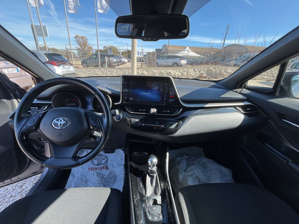 Toyota Toyota C-HR usata a Ragusa (9)