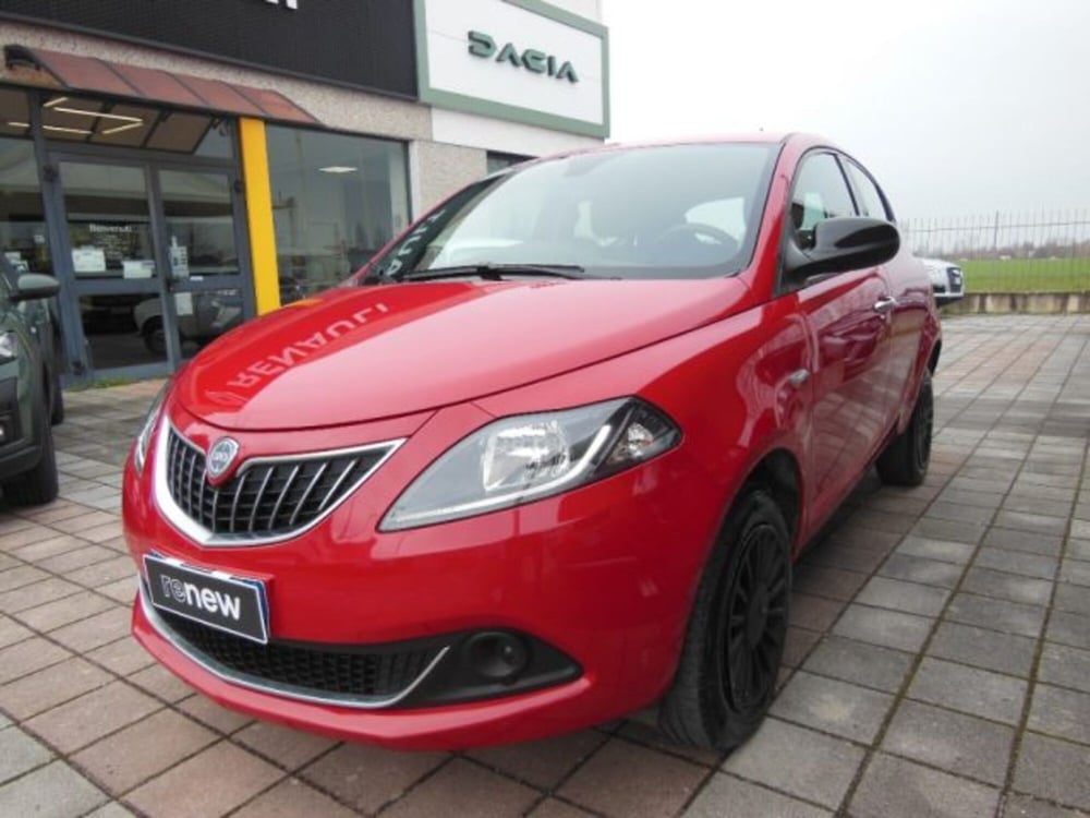 Lancia Ypsilon usata a Pavia