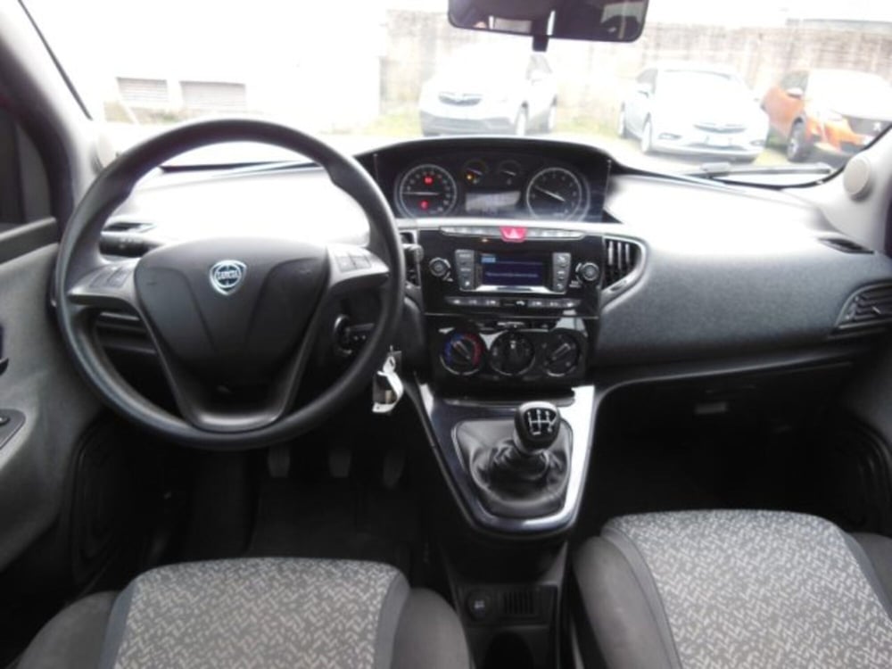 Lancia Ypsilon usata a Pavia (8)