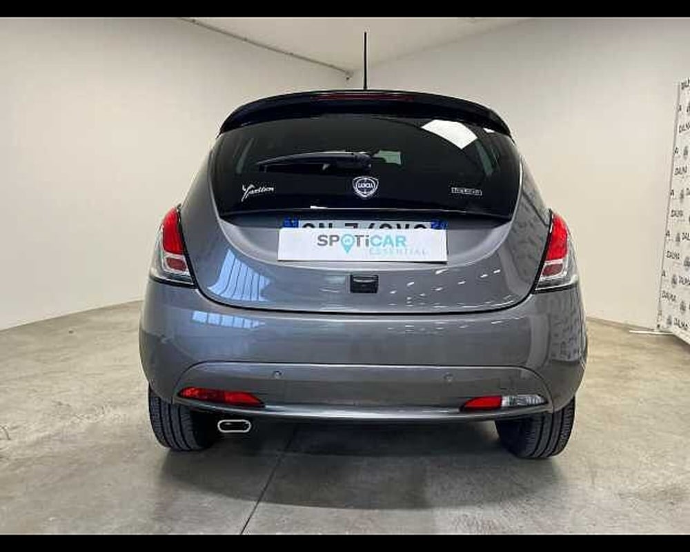 Lancia Ypsilon usata a Milano (5)