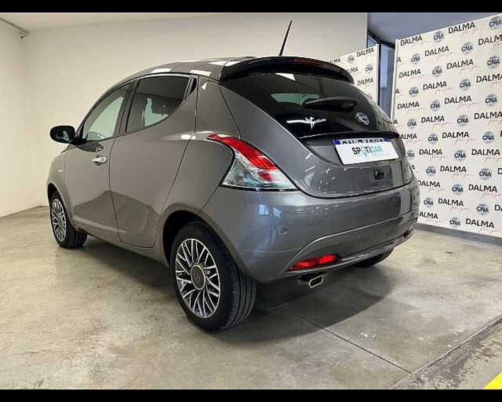 Lancia Ypsilon usata a Milano (6)