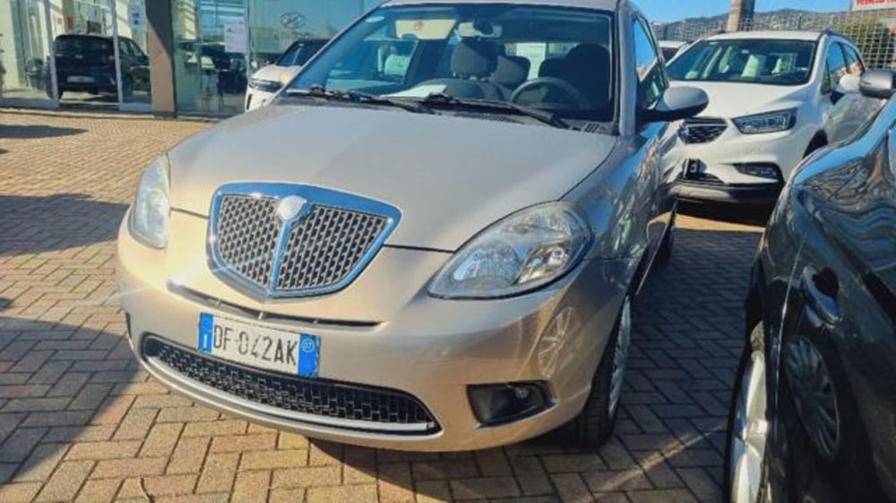 Lancia Ypsilon usata a Savona (2)