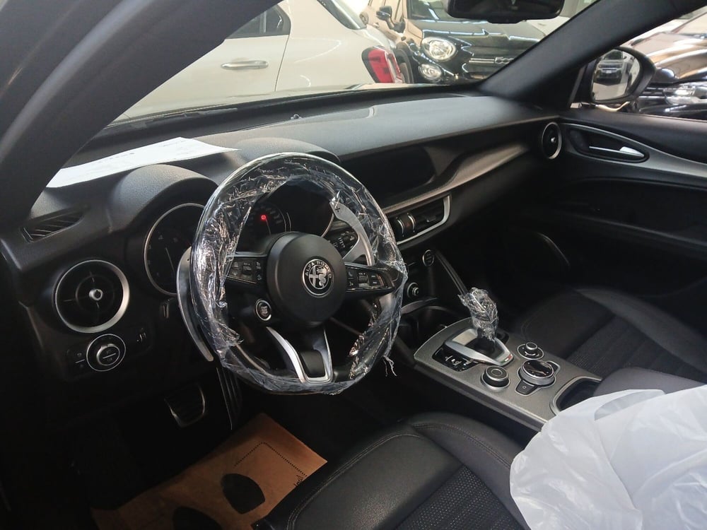 Alfa Romeo Stelvio usata a Lecce (14)