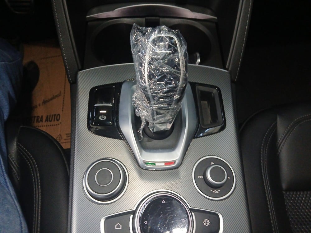 Alfa Romeo Stelvio usata a Lecce (17)