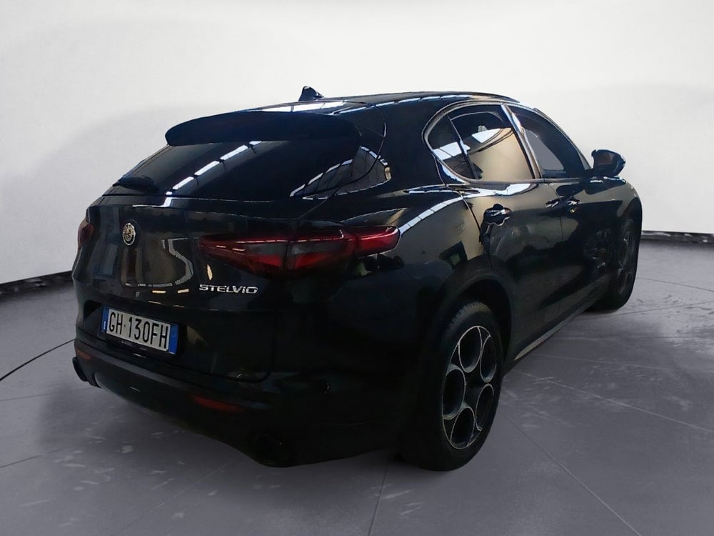 Alfa Romeo Stelvio usata a Lecce (5)