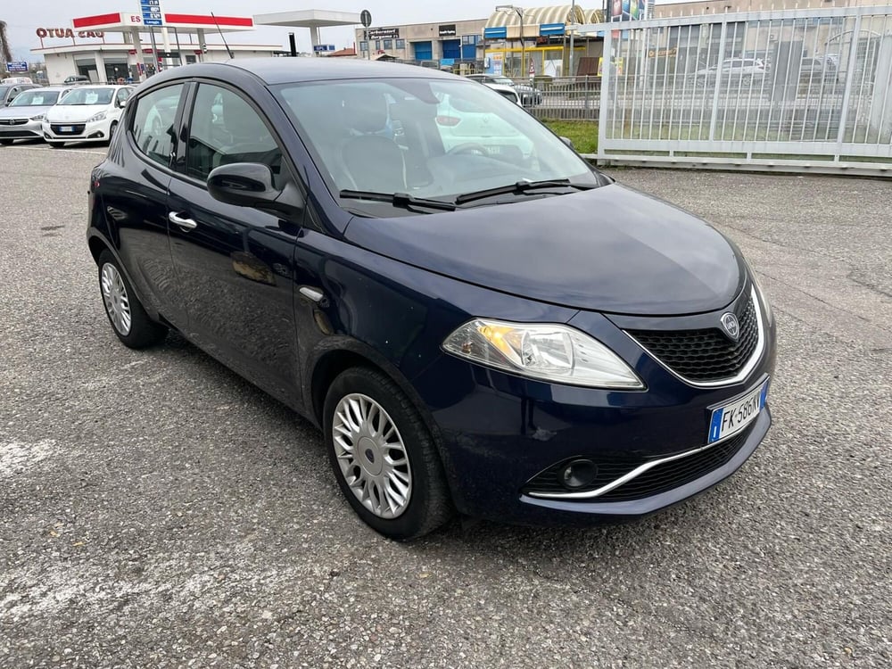 Lancia Ypsilon usata a Milano (3)