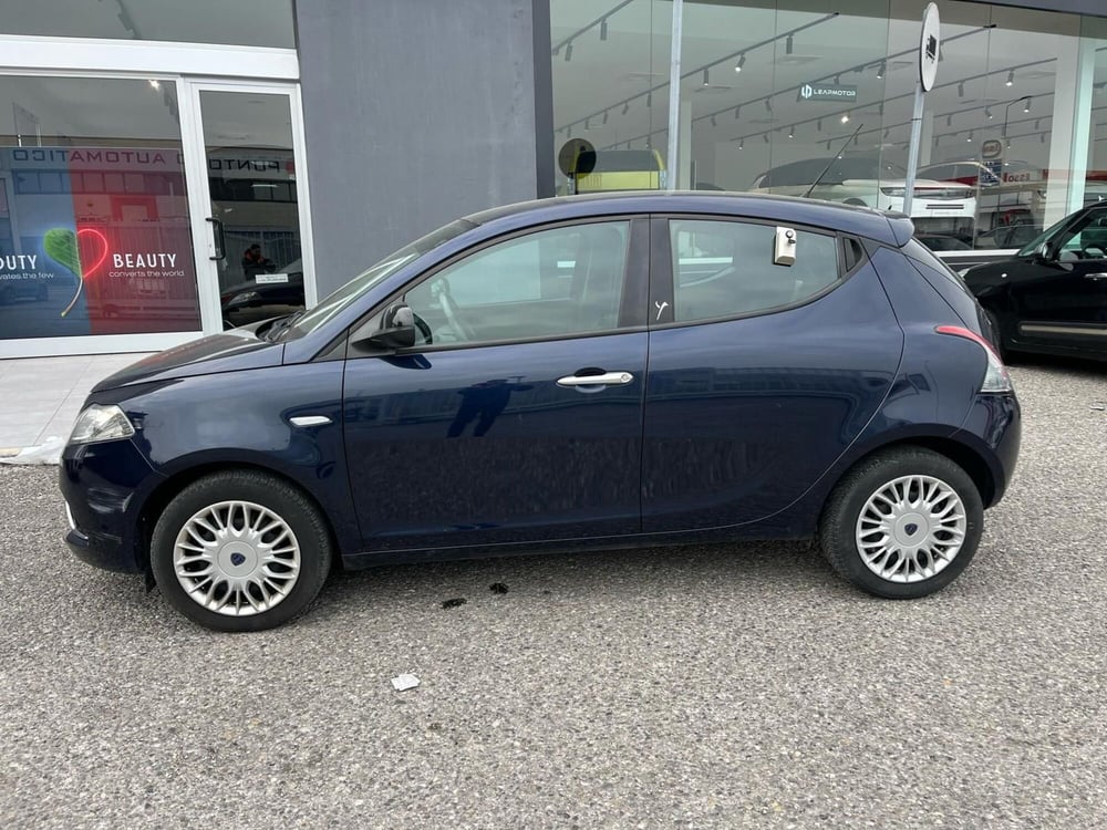 Lancia Ypsilon usata a Milano (4)