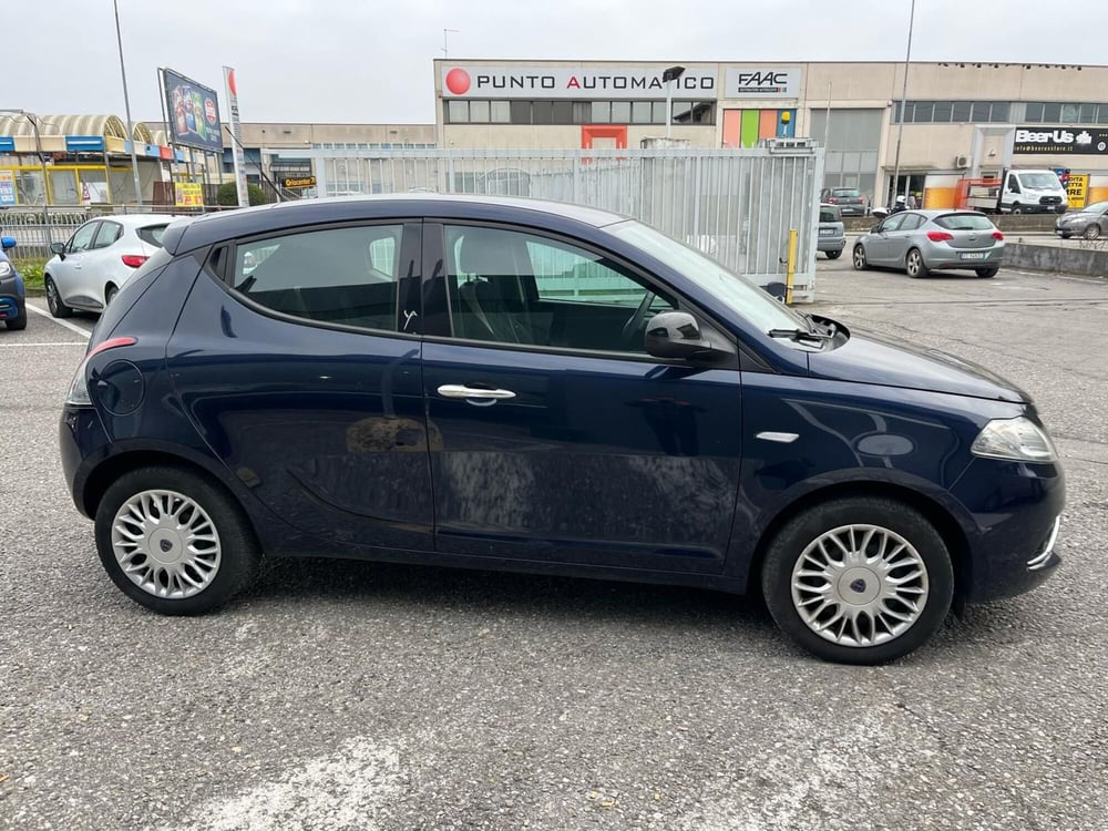 Lancia Ypsilon usata a Milano (5)