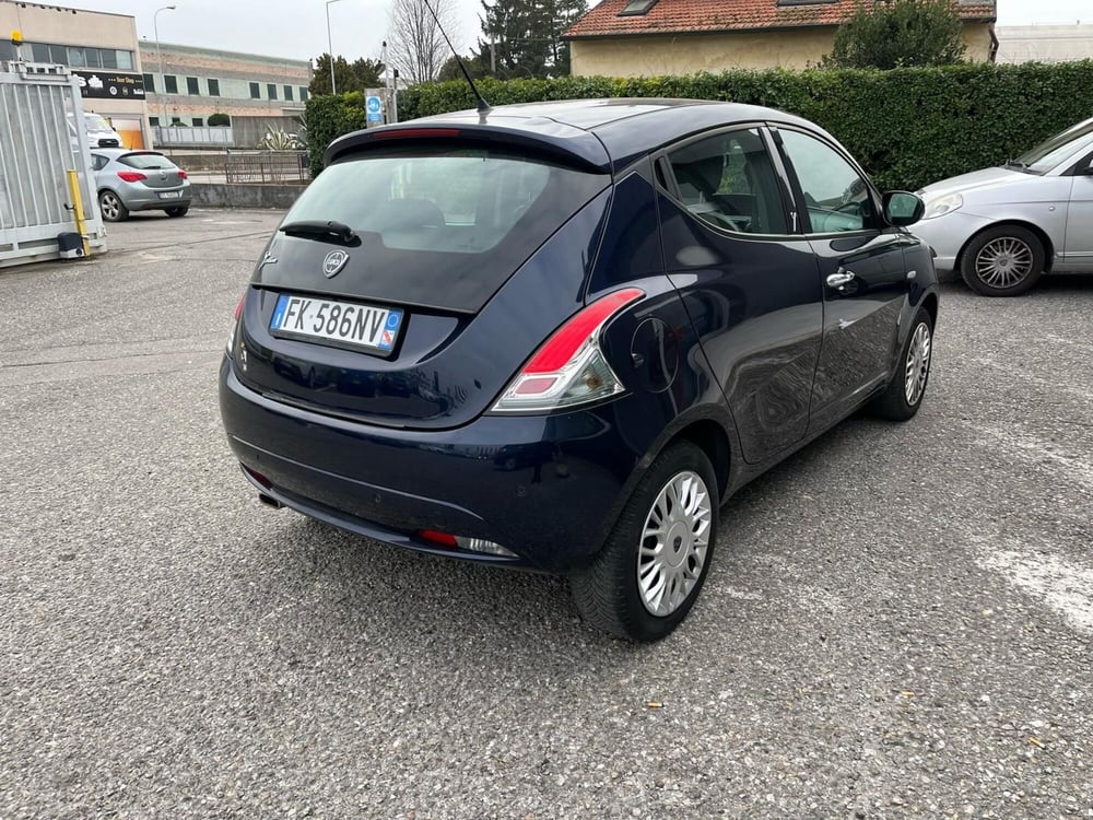 Lancia Ypsilon usata a Milano (7)