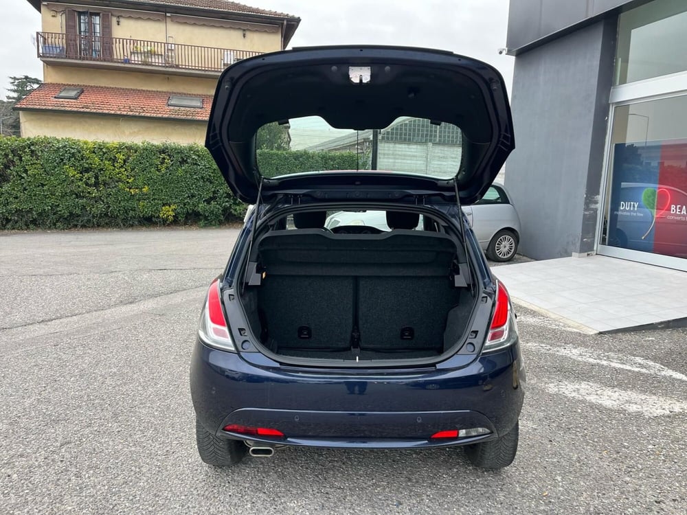 Lancia Ypsilon usata a Milano (9)