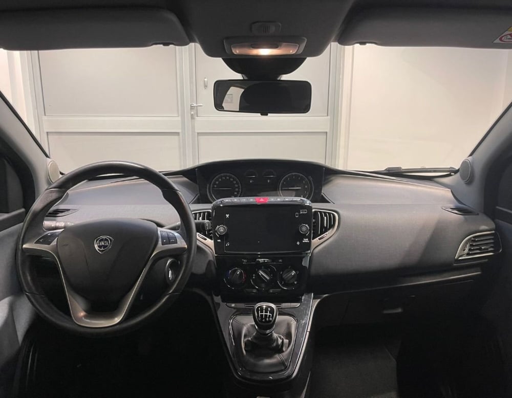 Lancia Ypsilon usata a Ferrara (7)