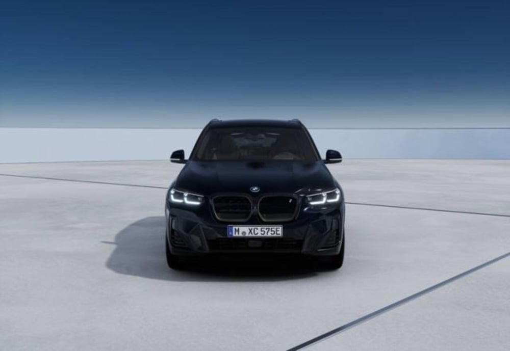 BMW iX3 nuova a Modena (3)