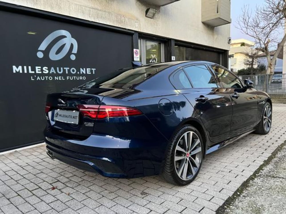 Jaguar XE usata a Padova (11)