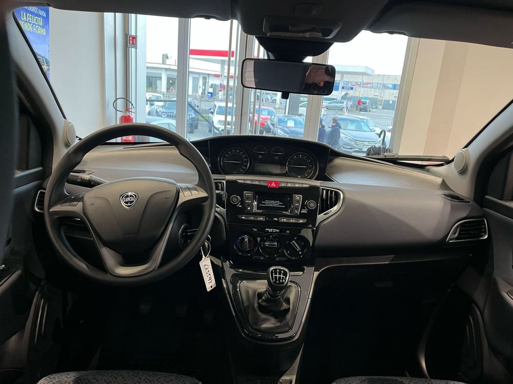 Lancia Ypsilon nuova a Milano (15)