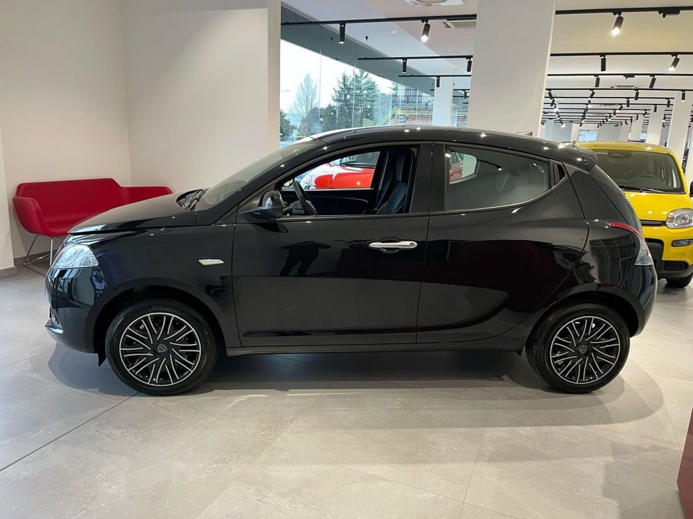 Lancia Ypsilon nuova a Milano (4)