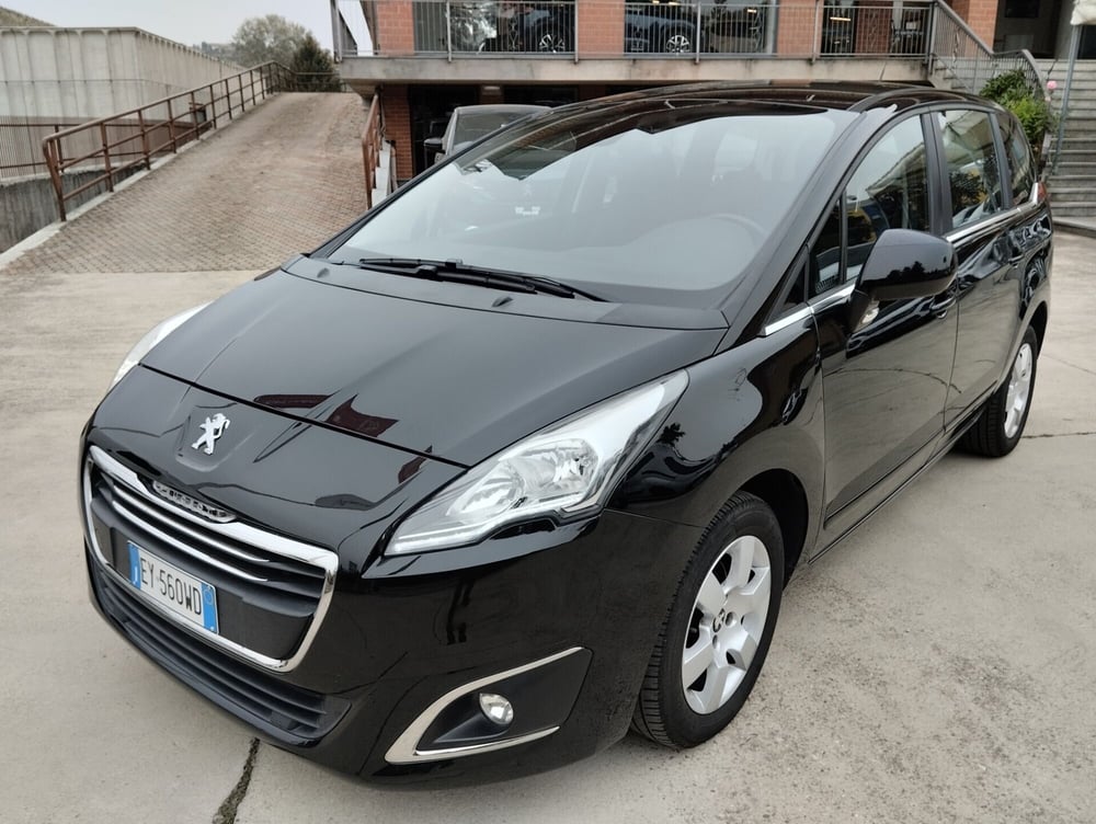 Peugeot 5008 usata a Asti