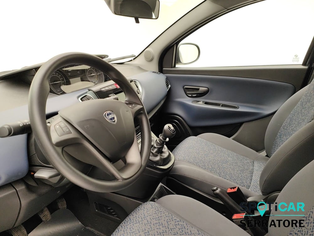 Lancia Ypsilon usata a Como (8)